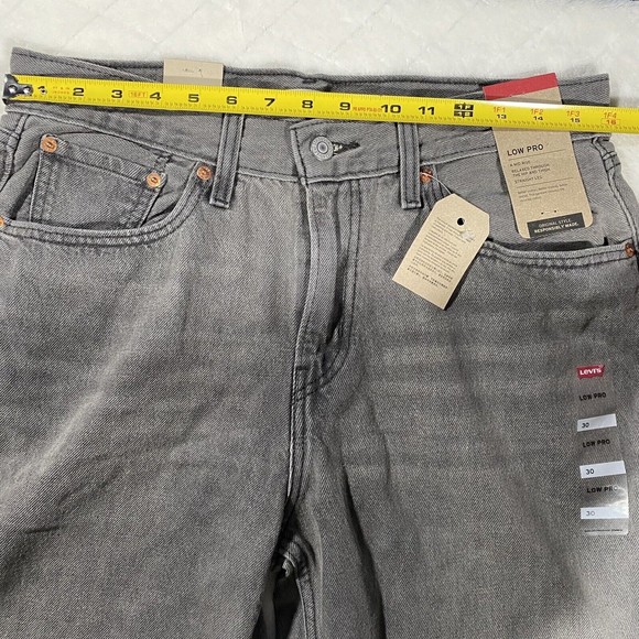 Levi's Jeans Women's Sz 30 Low Pro Gray Paint Splatter Mid Rise Straight Leg NWT - Picture 4 of 8